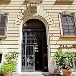 Lisa Vatican Rooms